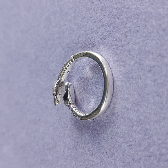 Double Snake head Wrapped Heavy Metal Gothic Biker Ring UNISEX - Picture 4 of 4